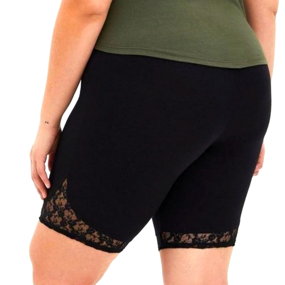 ❤️NWT VINTAGE TORRID BERMUDA BIKE SHORT - LACE SIDE INSET - 9" INSEAM  PLUS SIZE - Picture 2 of 10